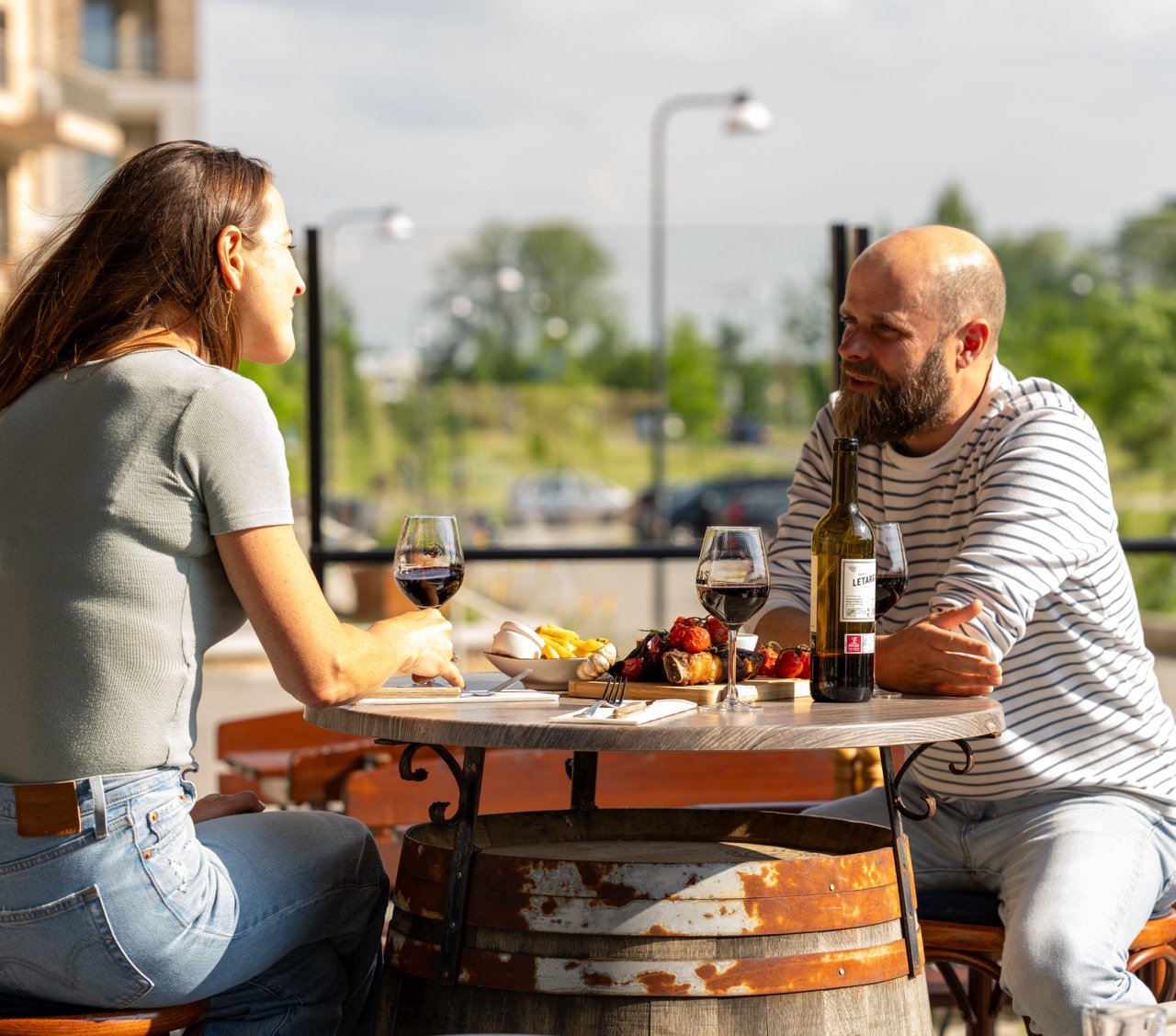 Het terras bij Lola's Diemen