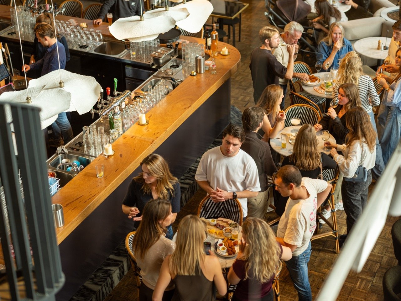Kerstborrel en bedrijfsborrel aan de bar bij Lola's Diemen